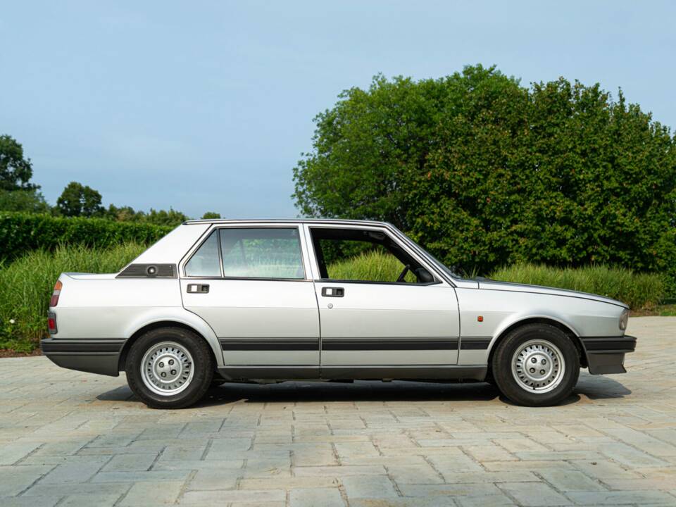 Imagen 5/50 de Alfa Romeo Giulietta 1.8 (1985)