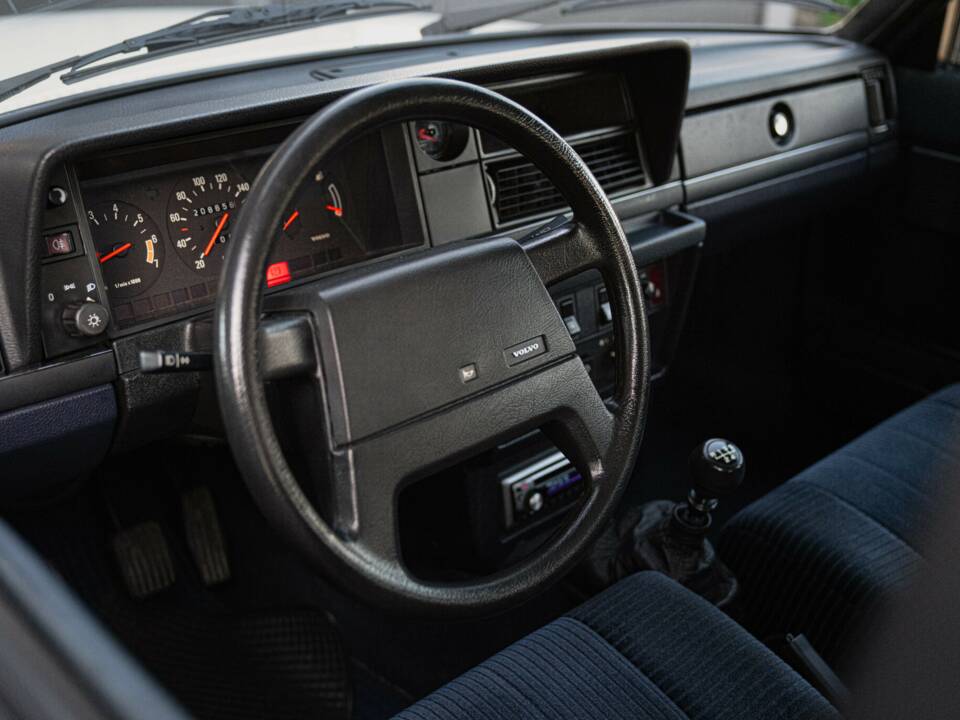 Immagine 39/43 di Volvo 240 GLE Injection (1989)