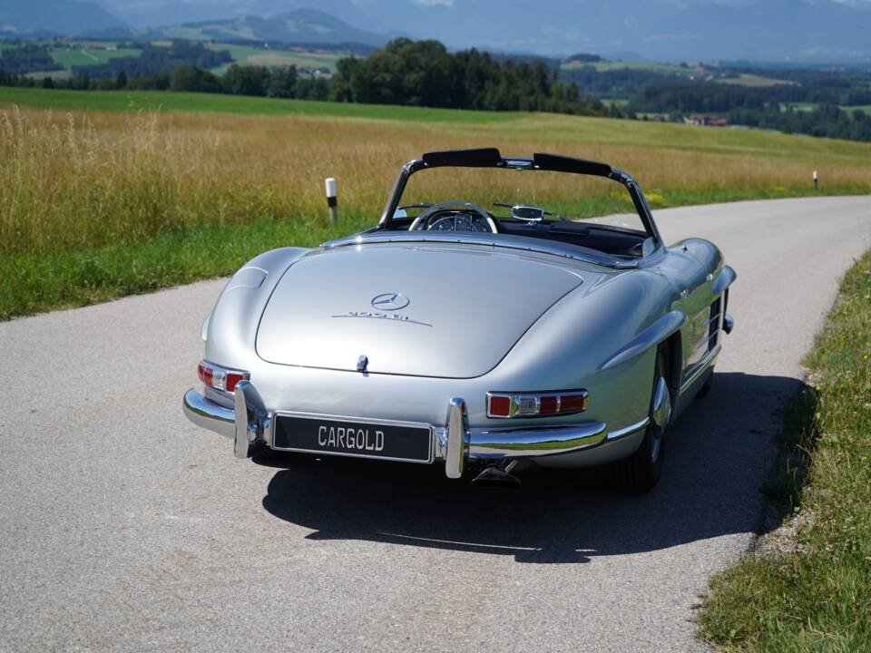 Image 28/38 of Mercedes-Benz 300 SL Roadster (1962)