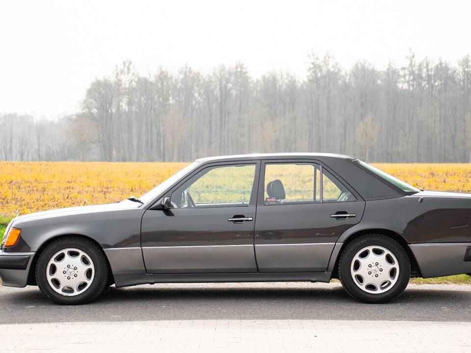 Bild 4/61 von Mercedes-Benz 500 E (1992)