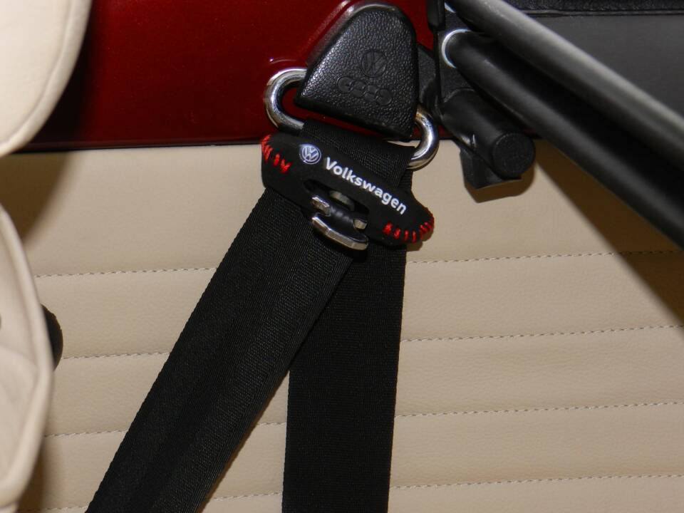 Imagen 12/63 de Volkswagen Käfer 1303 LS (1978)
