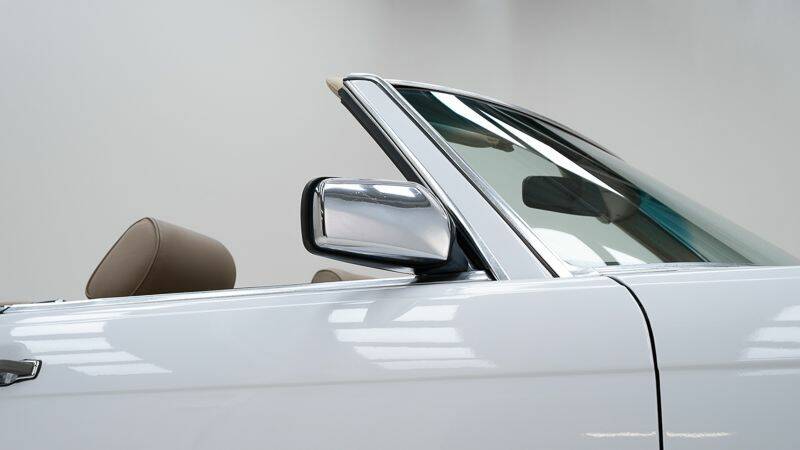 Image 15/15 of Mercedes-Benz 560 SL (1988)