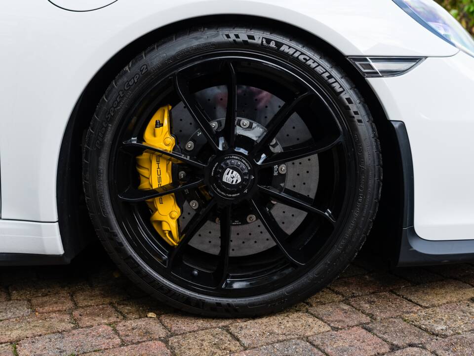 Image 40/42 of Porsche 911 R (2016)