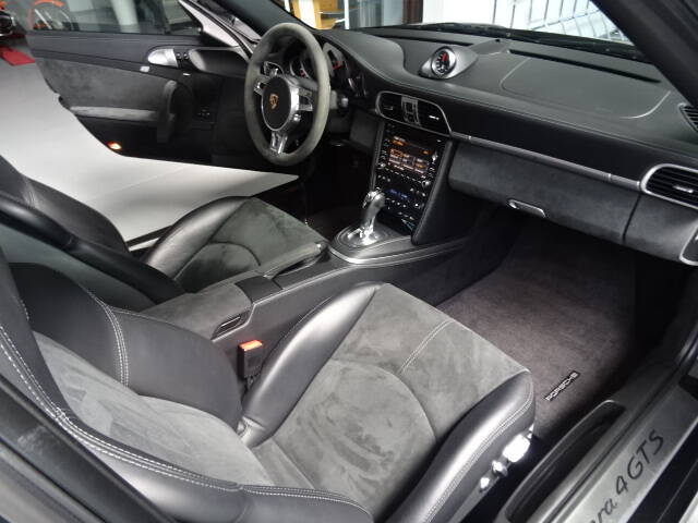 Bild 25/31 von Porsche 911 Carrera 4 GTS (2011)