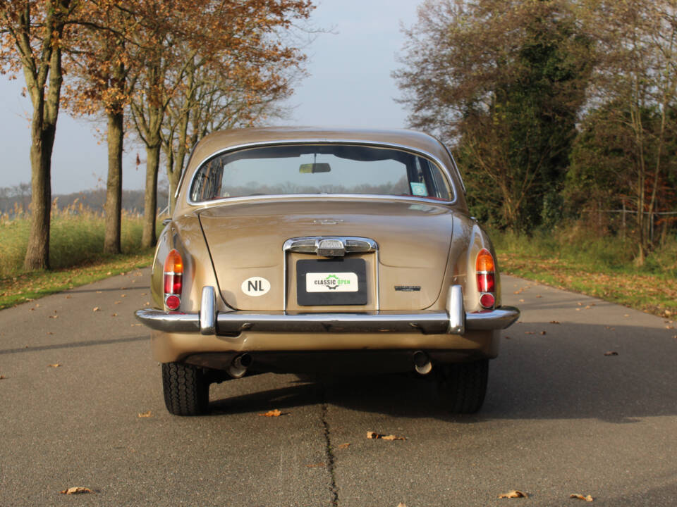 Immagine 7/19 di Jaguar S-Type 3.4 (1967)