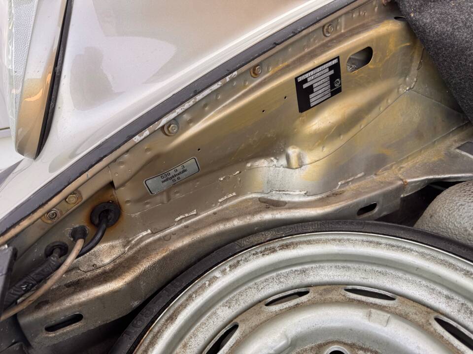 Image 78/88 of Porsche 911 Carrera 3.2 (1985)