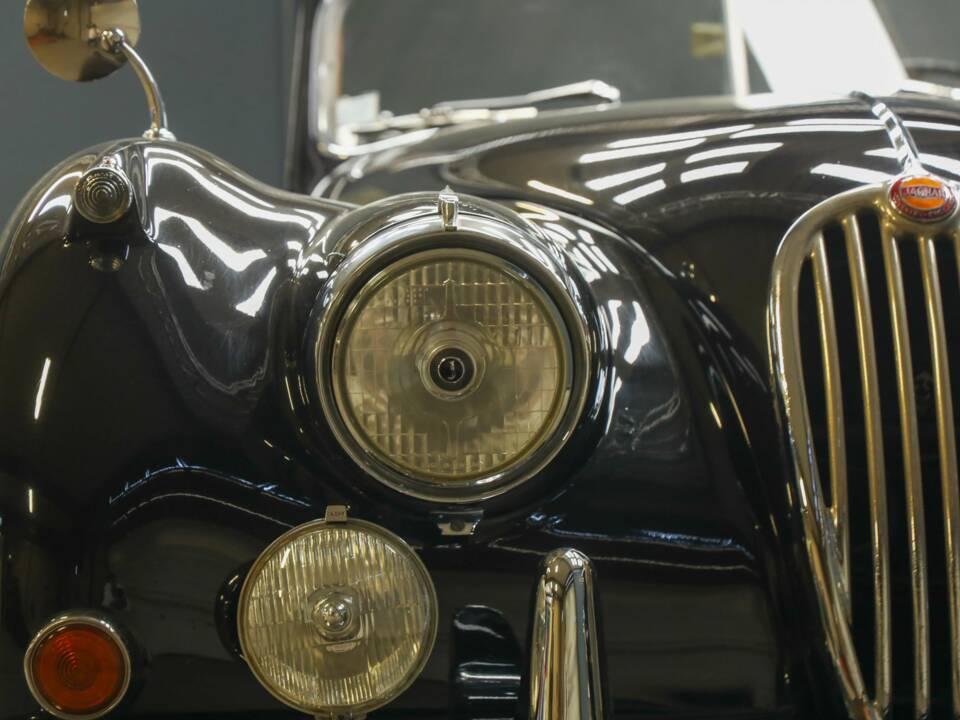 Image 37/50 of Jaguar XK 140 DHC (1955)