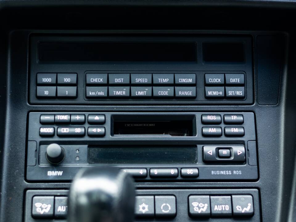 Image 25/35 de BMW 850Ci (1994)