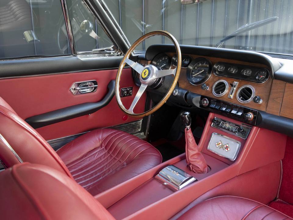 Immagine 9/11 di Ferrari 330 GT 2+2 (1965)