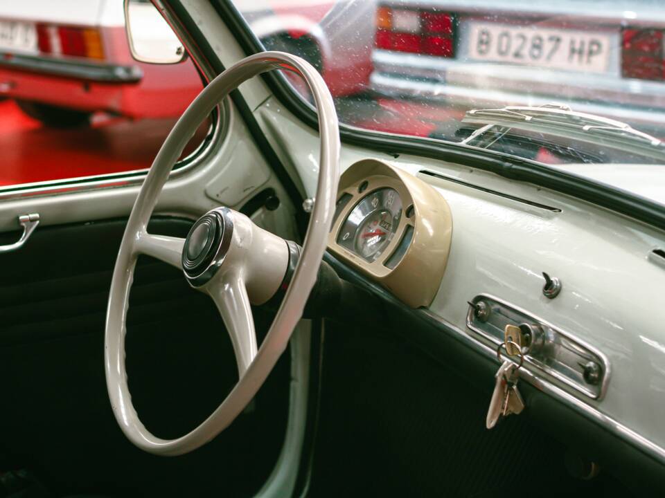 Image 26/32 of SEAT 600 D (1968)