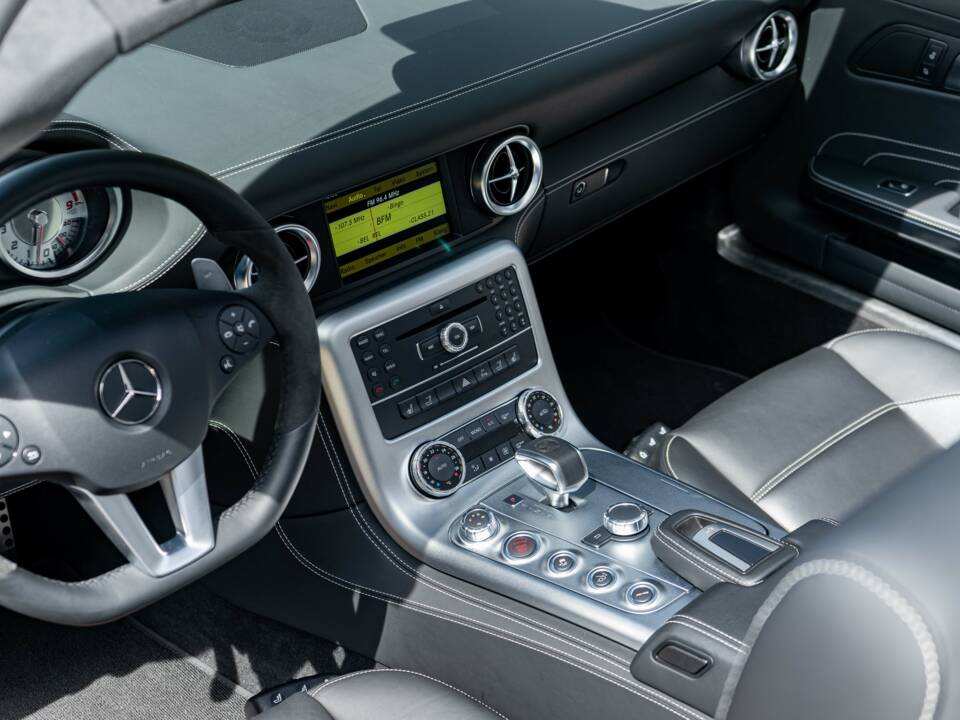 Image 7/21 of Mercedes-Benz SLS AMG Roadster (2012)