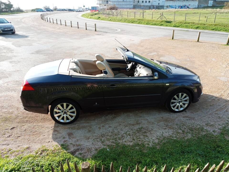 Image 1/9 of Ford Focus CC 2.0 (2008)