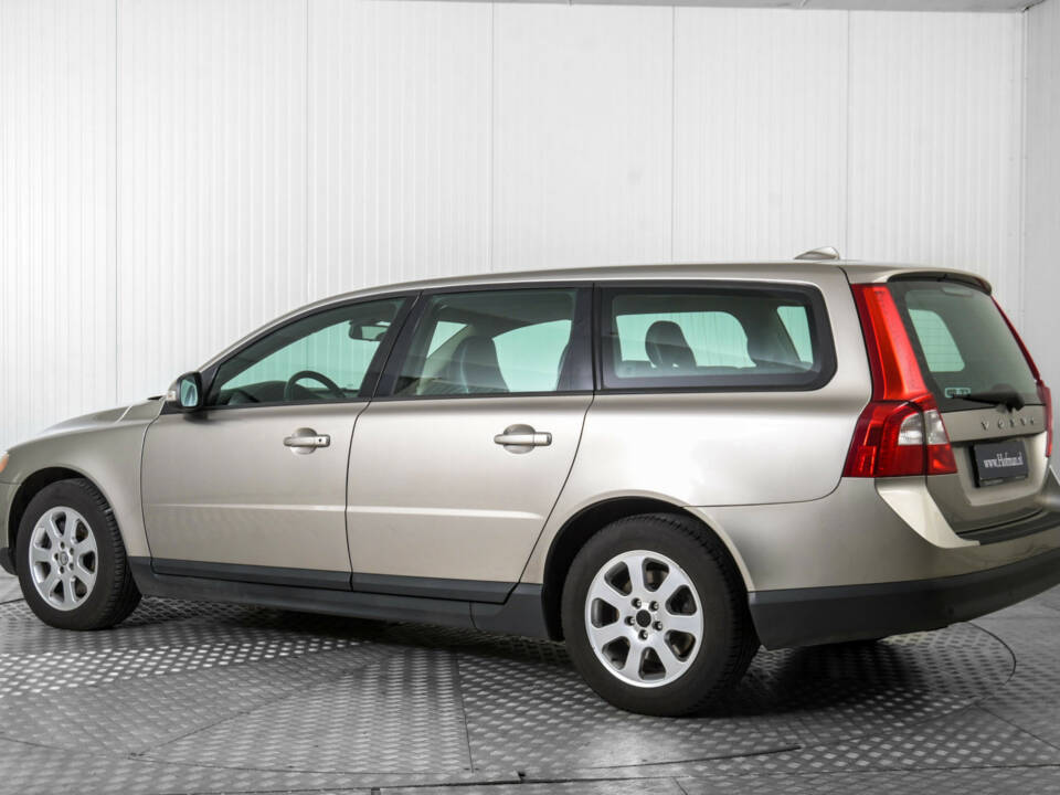 Bild 6/38 von Volvo V 70 2.4 (2007)