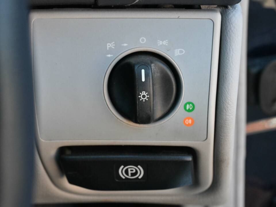 Image 37/50 of Mercedes-Benz CLK 230 Kompressor (2002)