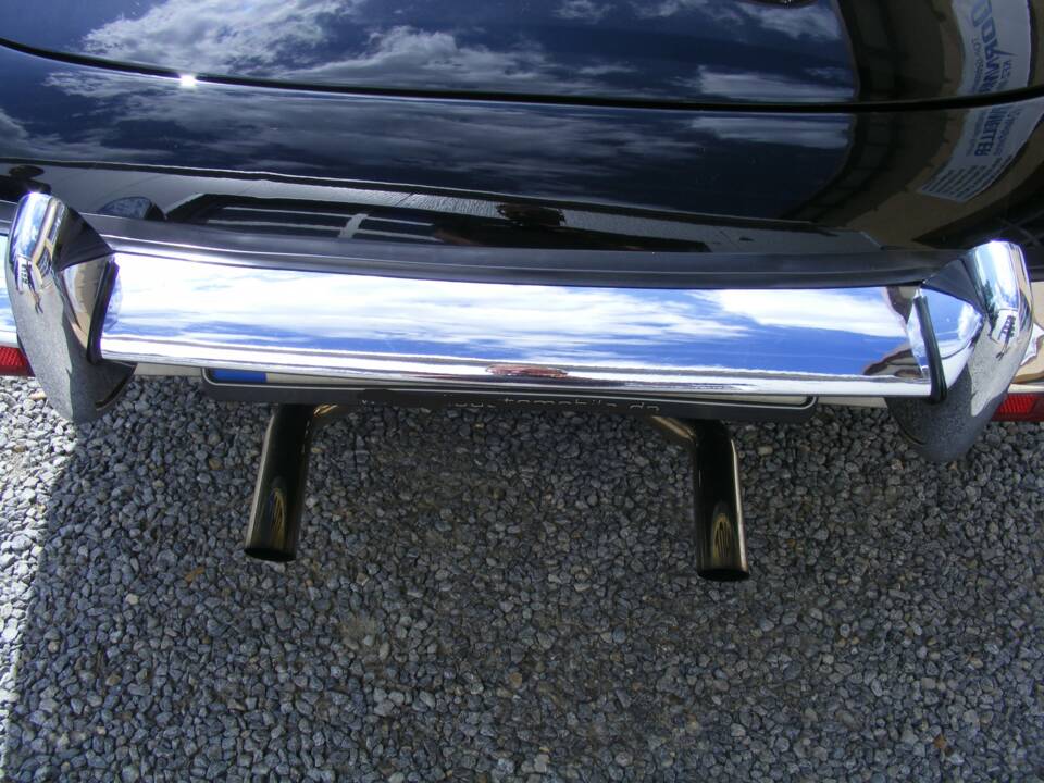 Image 17/30 de Jaguar E-Type (1971)