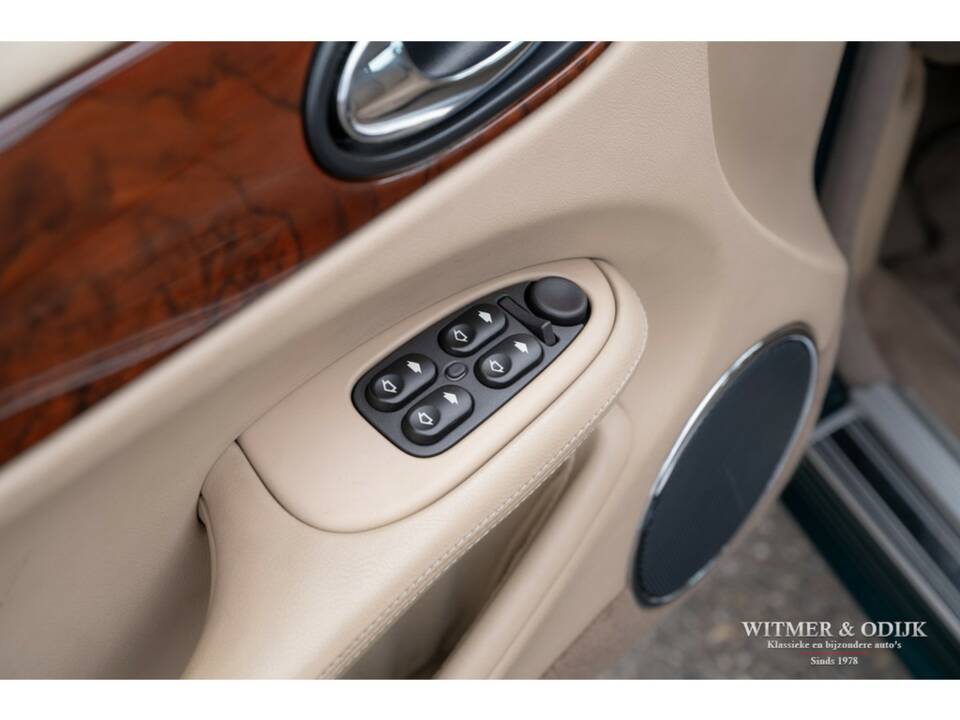 Bild 26/30 von Jaguar XJ 8 Executive (1998)