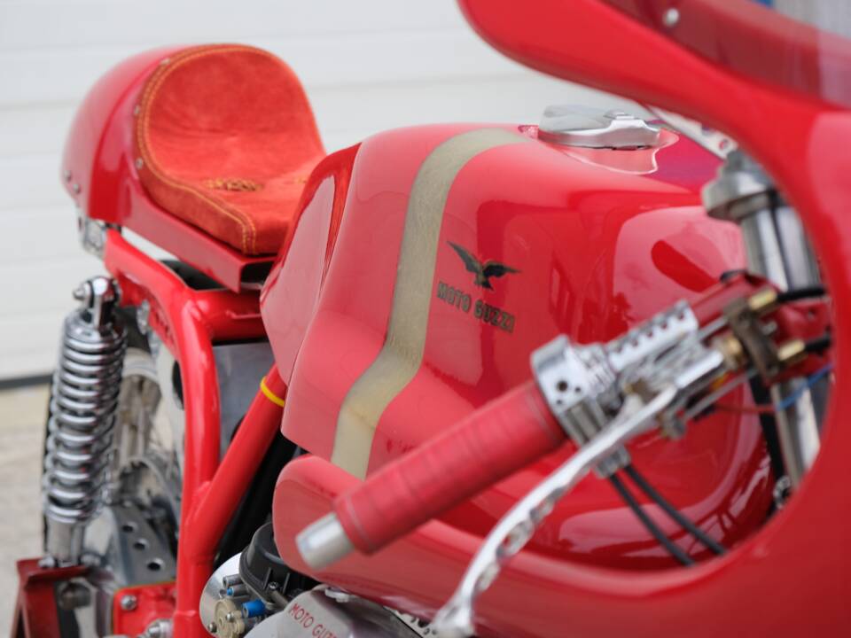 Image 15/44 of Moto Guzzi DUMMY (1972)