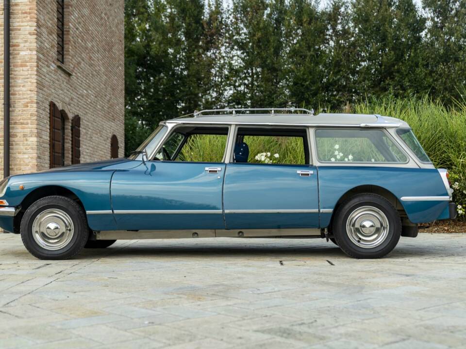 Bild 4/50 von Citroën DS 23 Break (1973)