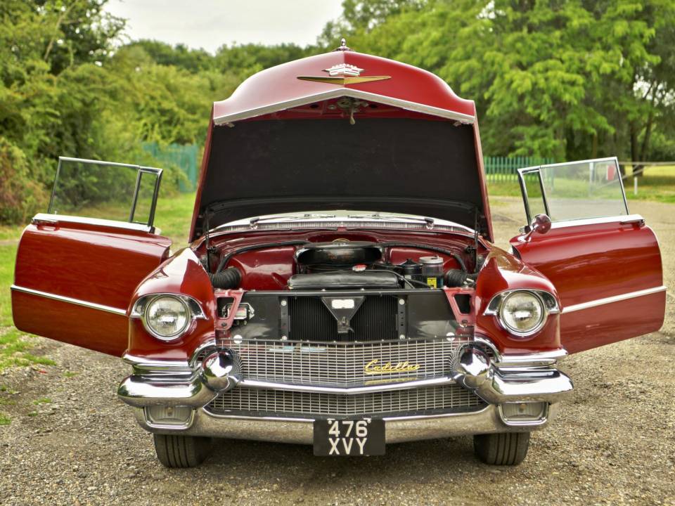 Image 21/50 of Cadillac 62 Coupe DeVille (1956)