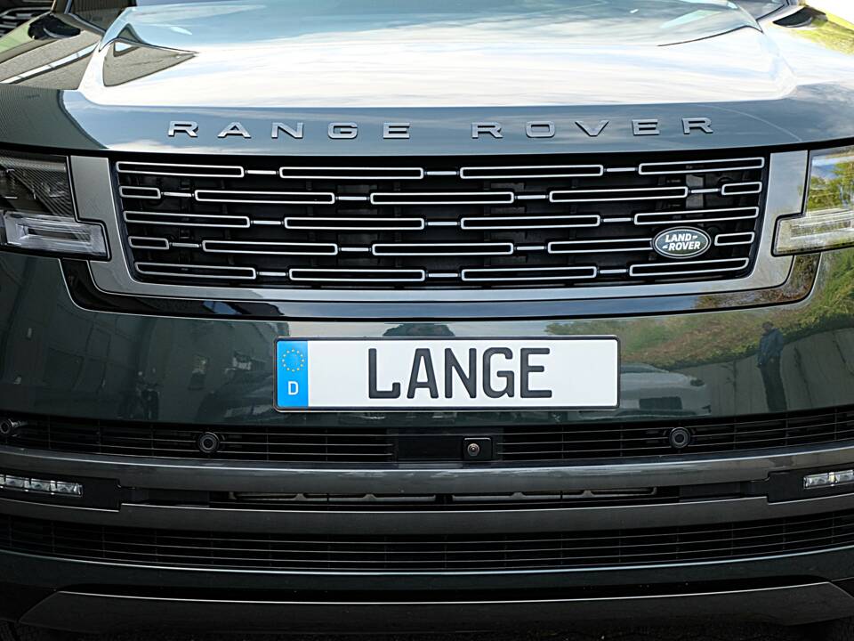 Image 32/61 of Land Rover Range Rover D350 (2025)