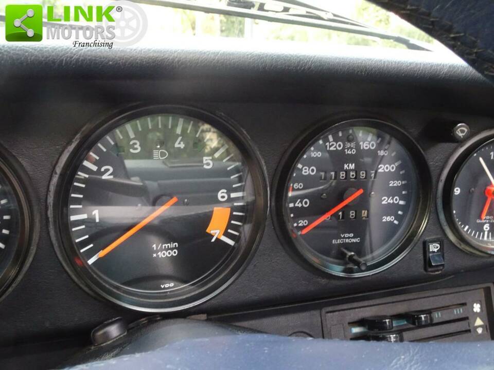 Image 20/23 de Porsche 911 Carrera 3.2 (1988)