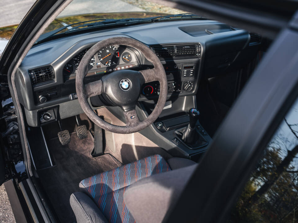 Image 38/50 of BMW M3 Sport Evo (1990)
