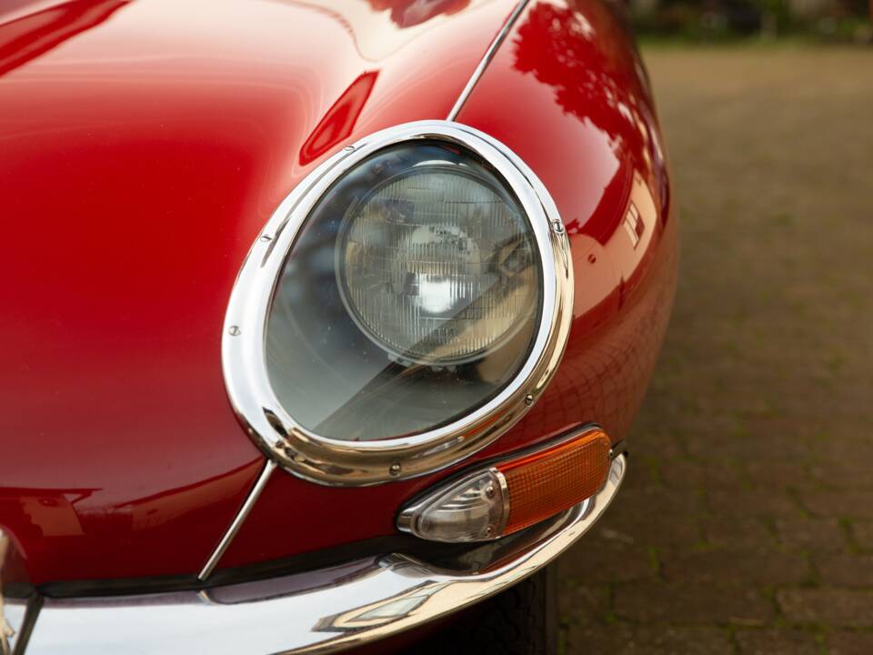 Image 39/50 of Jaguar E-Type 3.8 Flat Floor (1961)