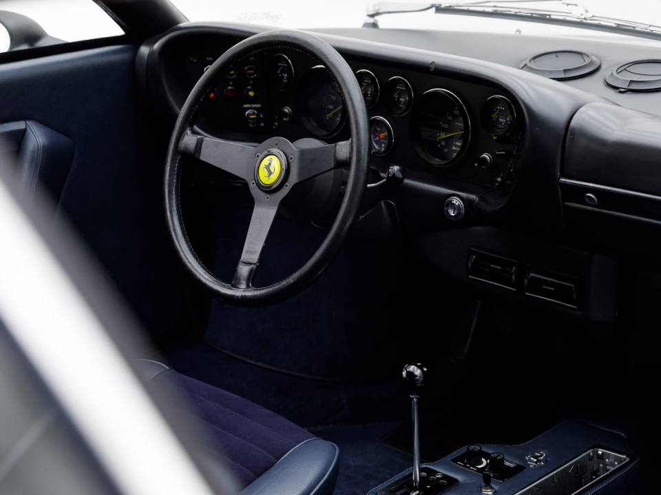 Image 22/47 of Ferrari Dino 208 GT4 (1977)