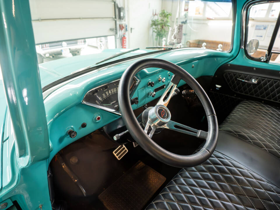 Image 10/38 of Chevrolet Apache Stepside (1958)