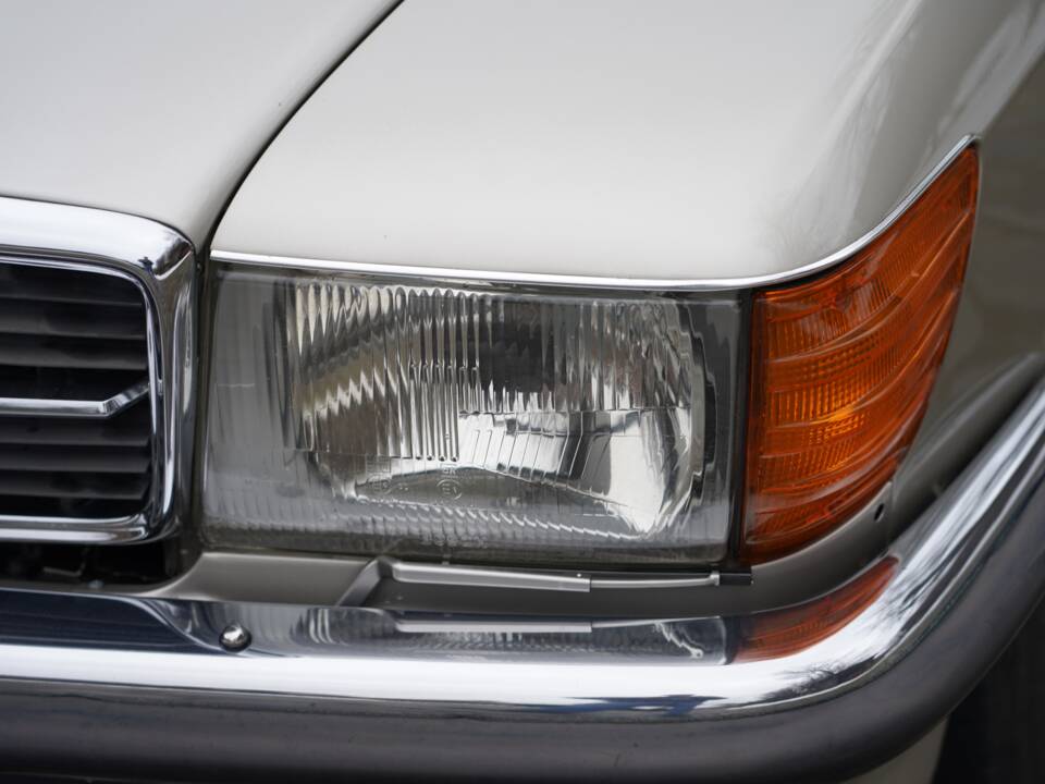 Image 15/17 of Mercedes-Benz 420 SL (1986)