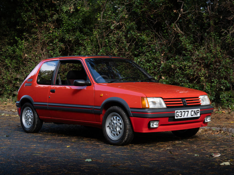 Imagen 1/19 de Peugeot 205 GTi 1.6 (1989)