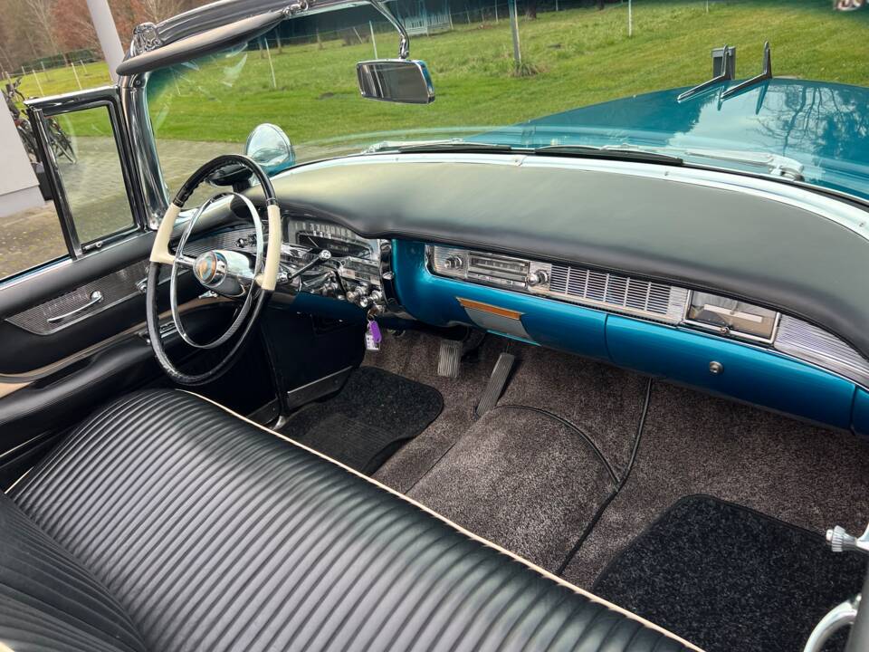 Bild 14/16 von Cadillac Eldorado Biarritz (1955)