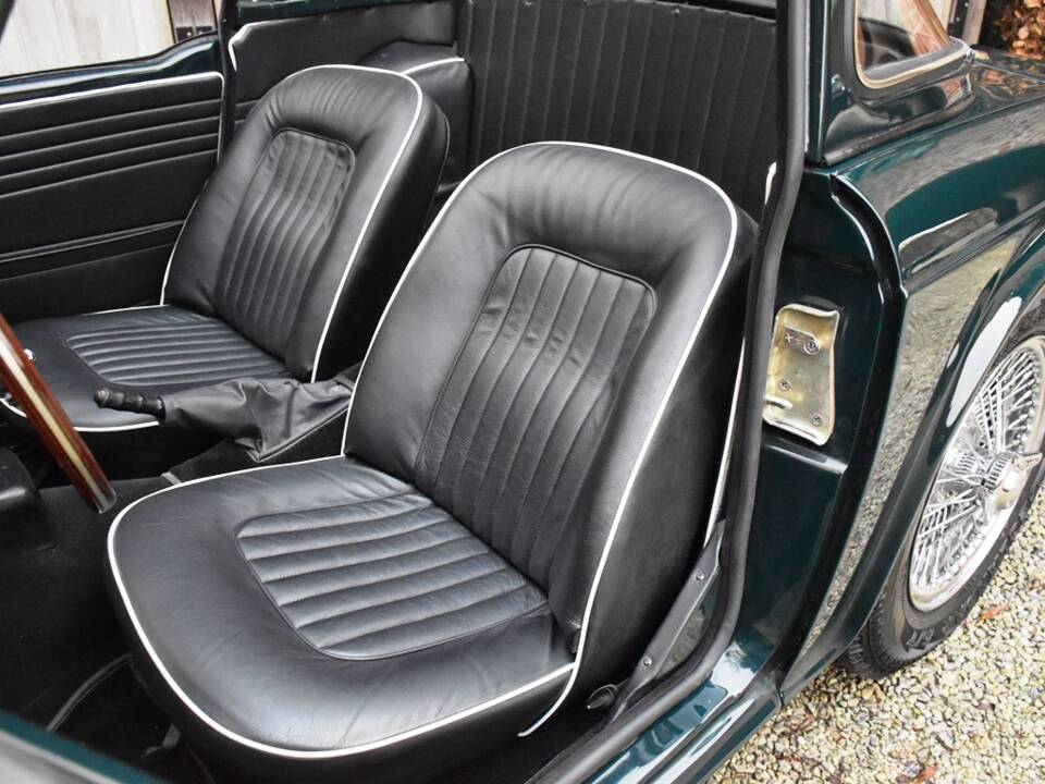 Image 20/29 of Triumph TR 5 PI (1968)