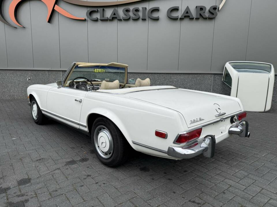 Image 17/50 of Mercedes-Benz 280 SL (1969)