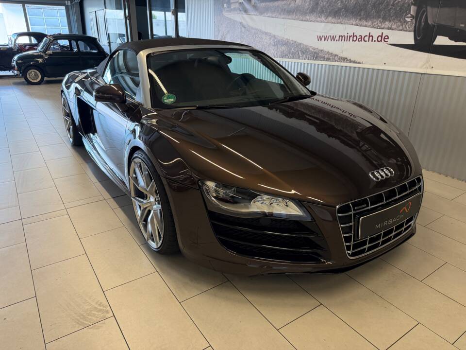 Afbeelding 7/20 van Audi R8 V10 Spyder (2012)