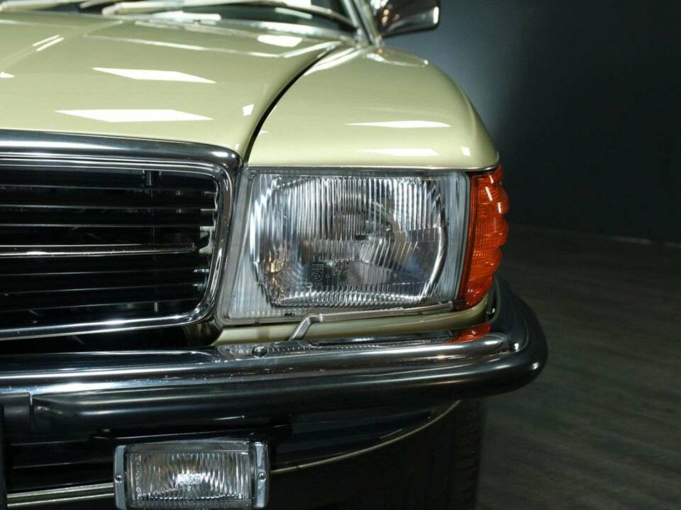 Imagen 33/50 de Mercedes-Benz 380 SL (1984)