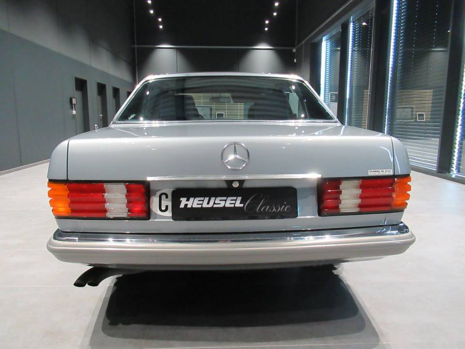 Immagine 6/19 di Mercedes-Benz 380 SEL (1981)
