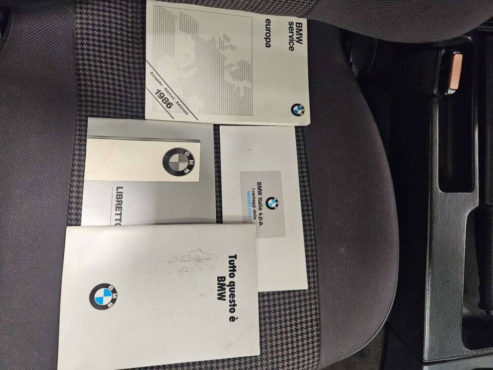 Image 12/12 of BMW 320i (1987)