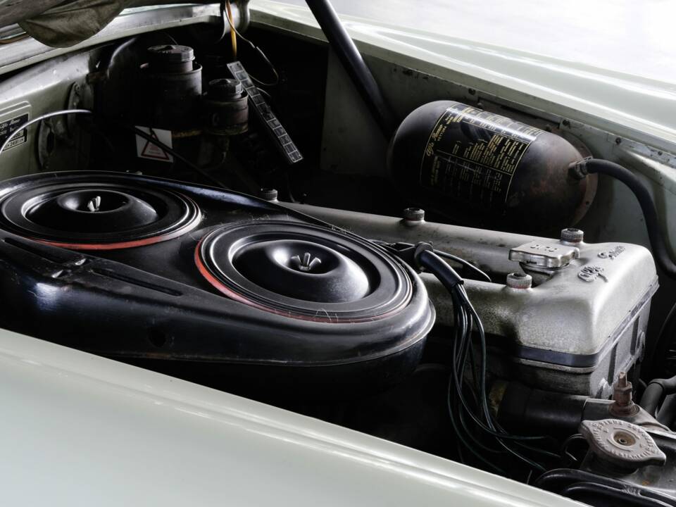 Image 36/48 of Alfa Romeo 2600 Berlina (1962)