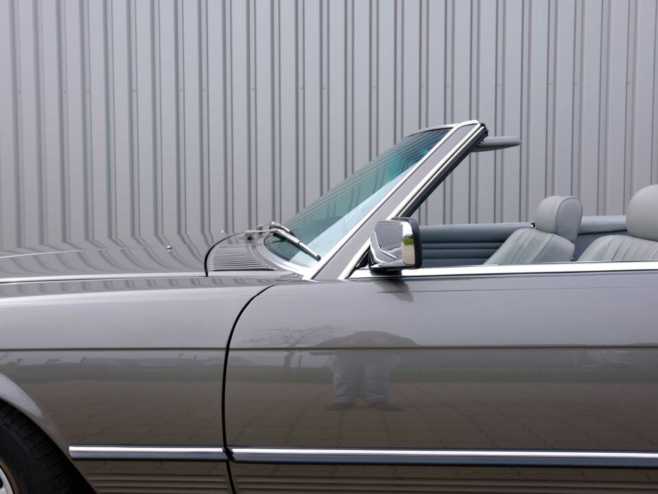 Image 52/97 de Mercedes-Benz 560 SL (1987)