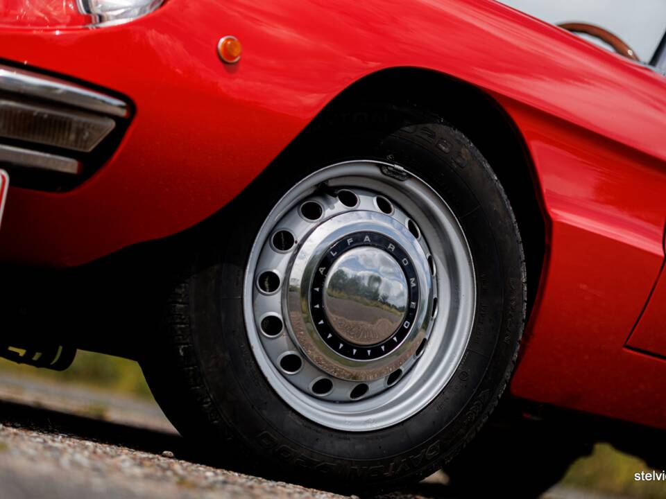 Image 20/44 of Alfa Romeo 1750 Spider Veloce (1969)