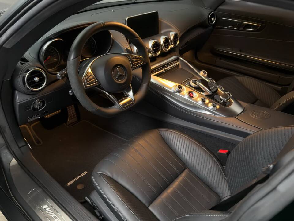 Image 16/29 of Mercedes-AMG GT-S (2015)