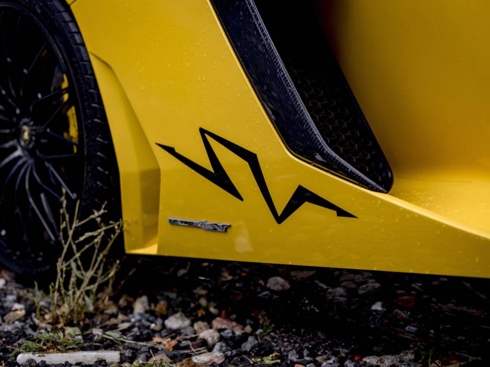 Image 7/21 of Lamborghini Aventador LP 750-4 SV (2016)