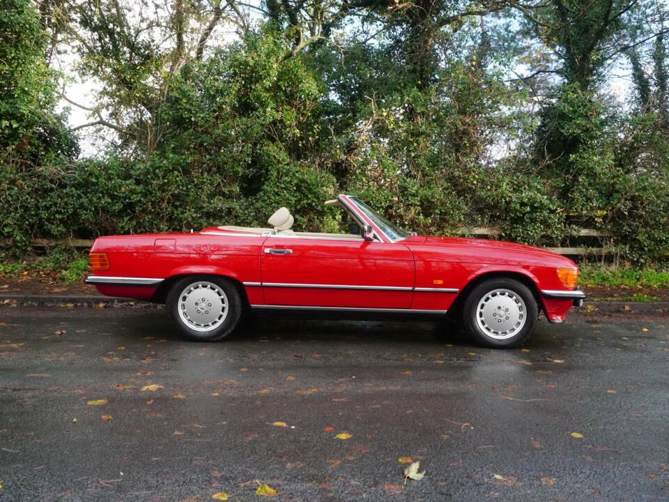Image 7/22 of Mercedes-Benz 500 SL (1988)