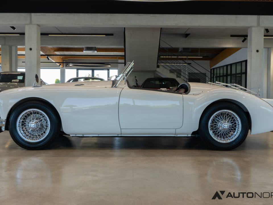 Image 17/65 of MG MGA 1600 (1960)