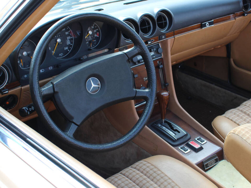 Image 19/26 of Mercedes-Benz 280 SL (1980)