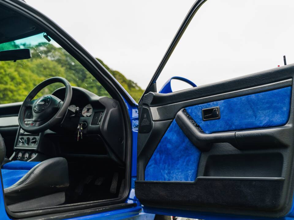 Image 38/45 of Audi RS2 Avant (1994)