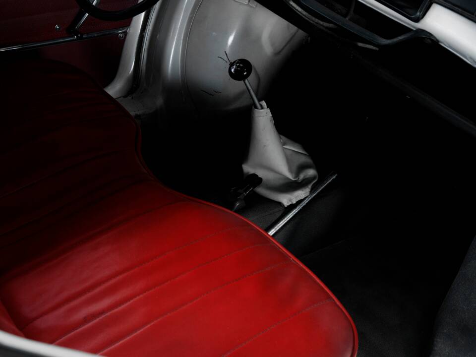 Image 39/48 of Subaru 360 (1970)