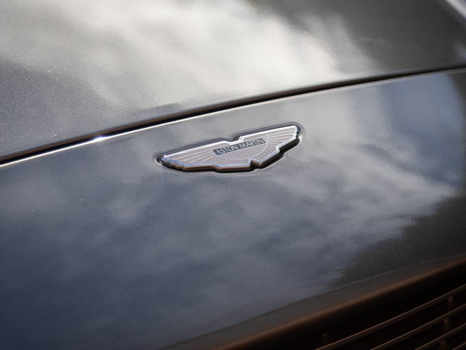 Image 14/30 of Aston Martin V12 Vanquish (2002)