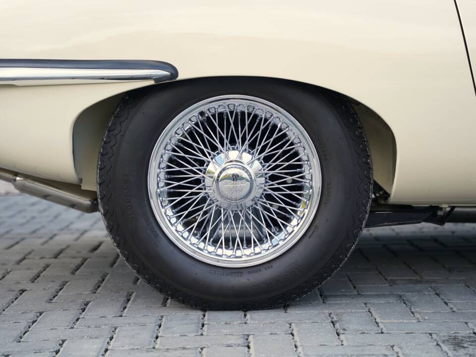 Imagen 35/50 de Jaguar E-Type (1969)